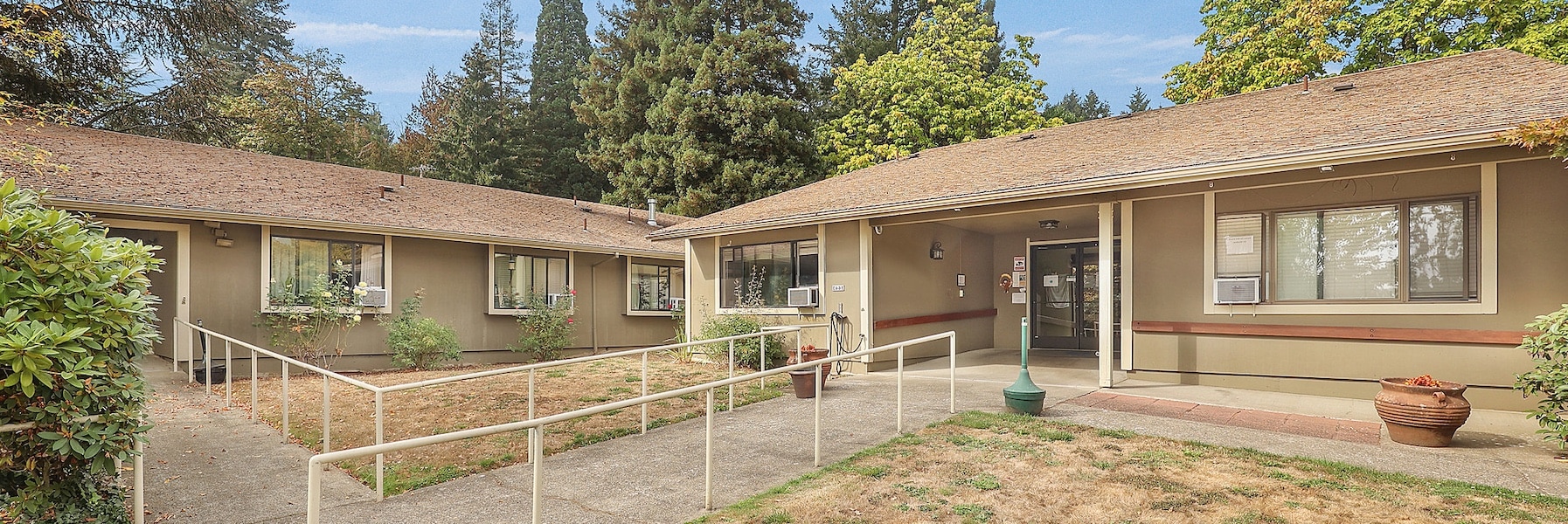 Evergreen Post Acute exterior of building with railings and ramp access
